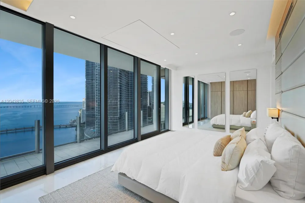 300 Biscayne Boulevard Way #2701 Miami, FL 33131