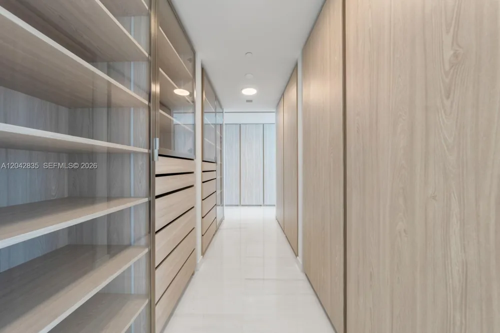 300 Biscayne Boulevard Way #2701 Miami, FL 33131