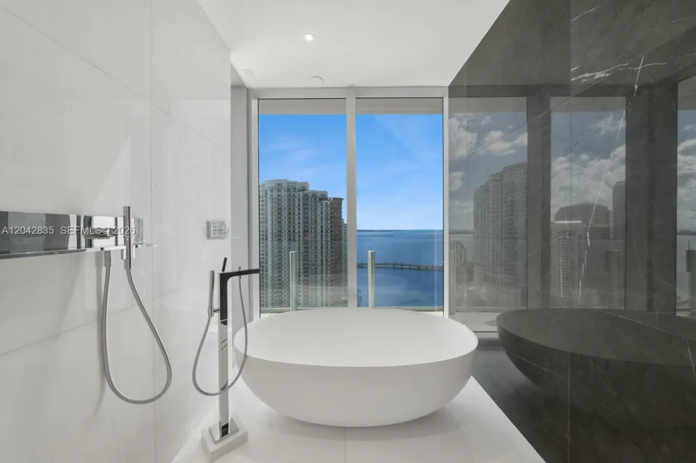 300 Biscayne Boulevard Way #2701 Miami, FL 33131