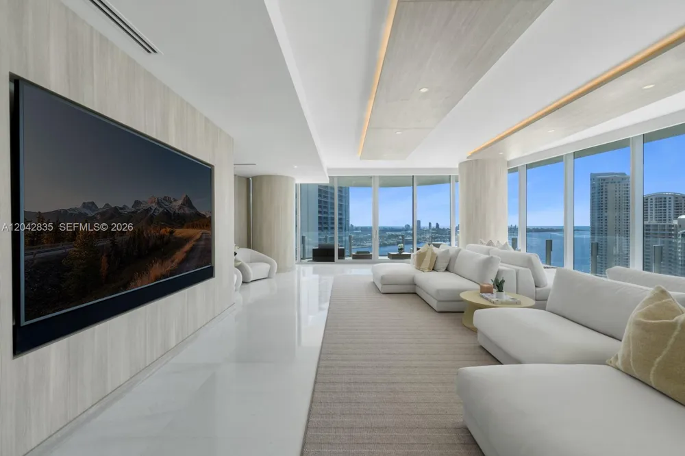 300 Biscayne Boulevard Way #2701 Miami, FL 33131