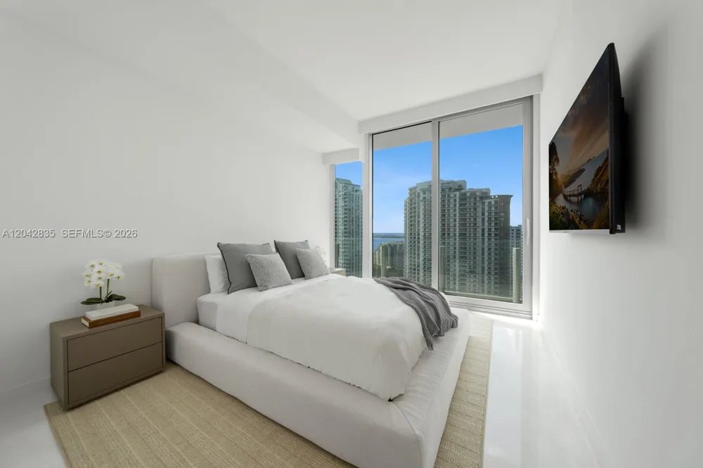 300 Biscayne Boulevard Way #2701 Miami, FL 33131