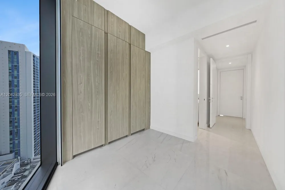 300 Biscayne Boulevard Way #2701 Miami, FL 33131