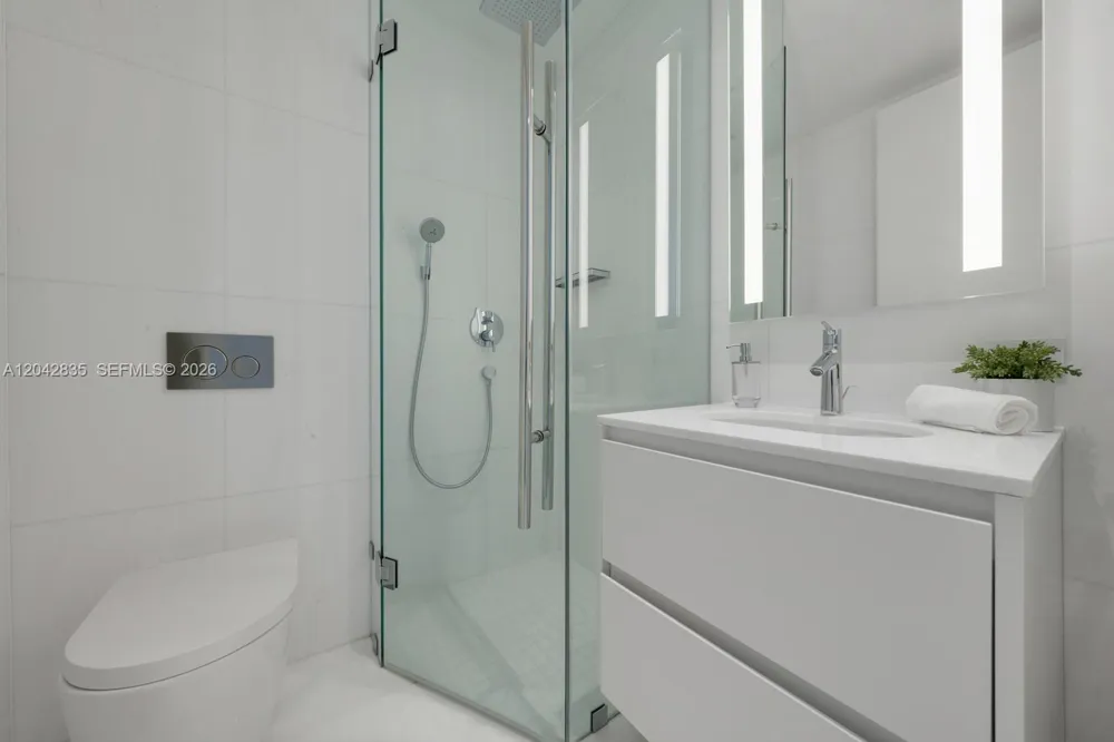 300 Biscayne Boulevard Way #2701 Miami, FL 33131