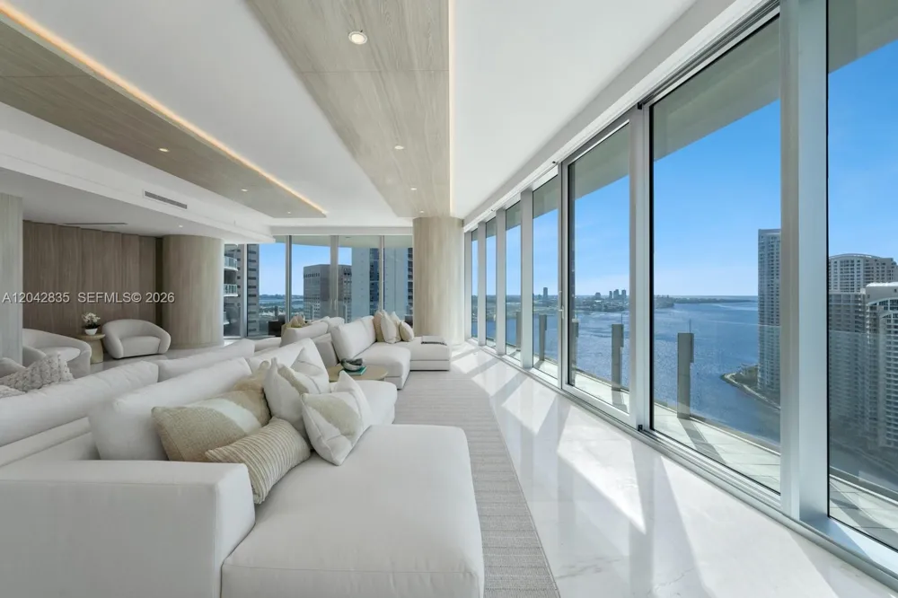 300 Biscayne Boulevard Way #2701 Miami, FL 33131
