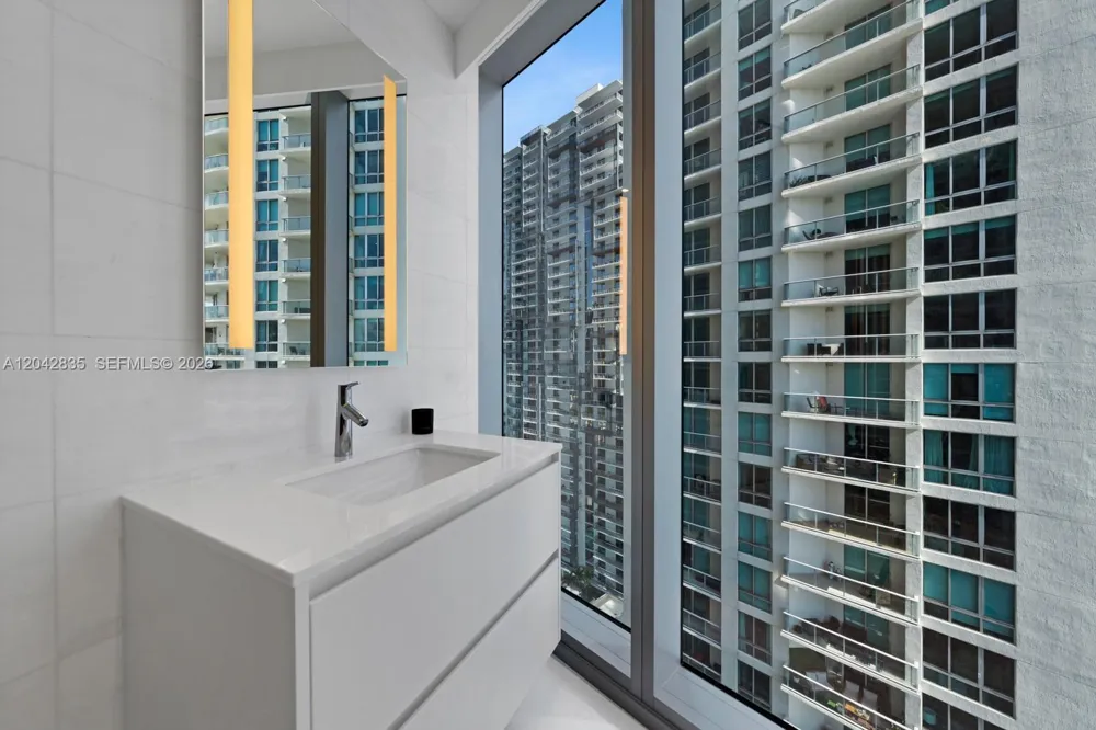 300 Biscayne Boulevard Way #2701 Miami, FL 33131