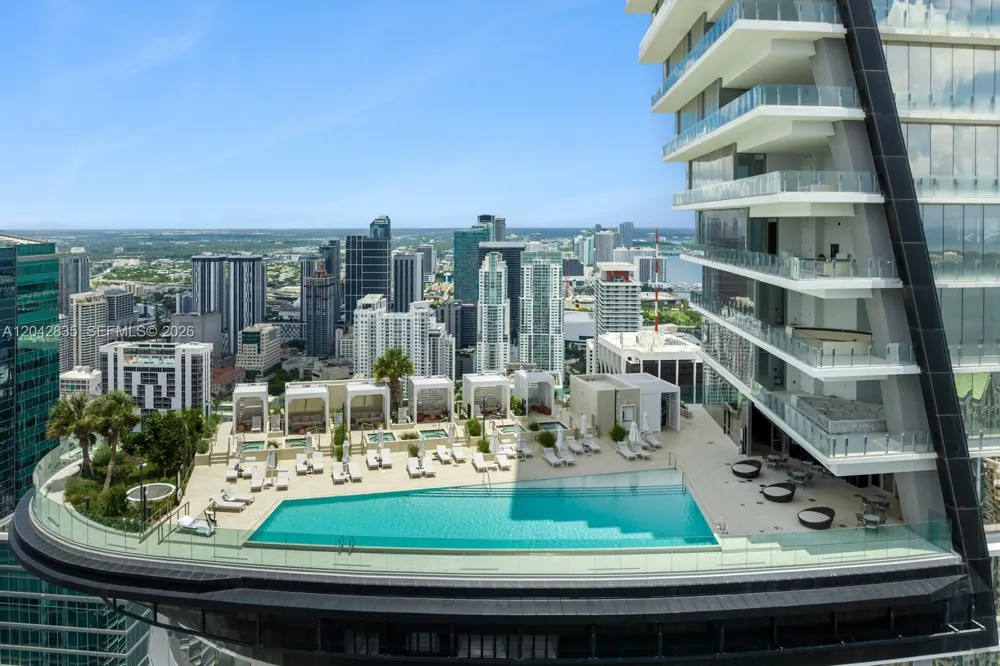 300 Biscayne Boulevard Way #2701 Miami, FL 33131