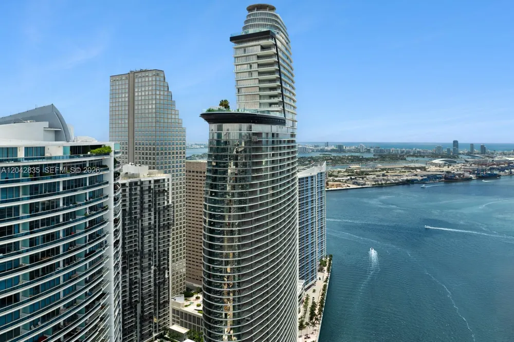 300 Biscayne Boulevard Way #2701 Miami, FL 33131