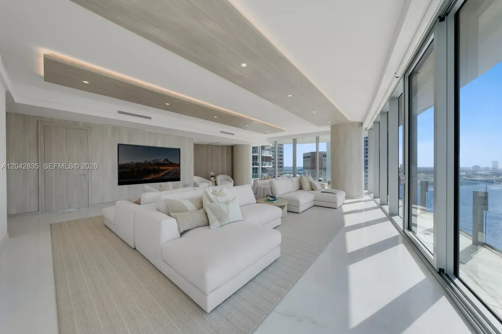 300 Biscayne Boulevard Way #2701 Miami, FL 33131