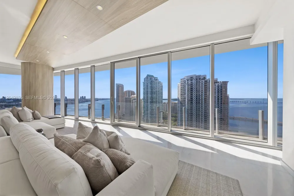 300 Biscayne Boulevard Way #2701 Miami, FL 33131