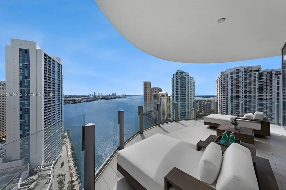 300 Biscayne Boulevard Way #2701 Miami, FL 33131
