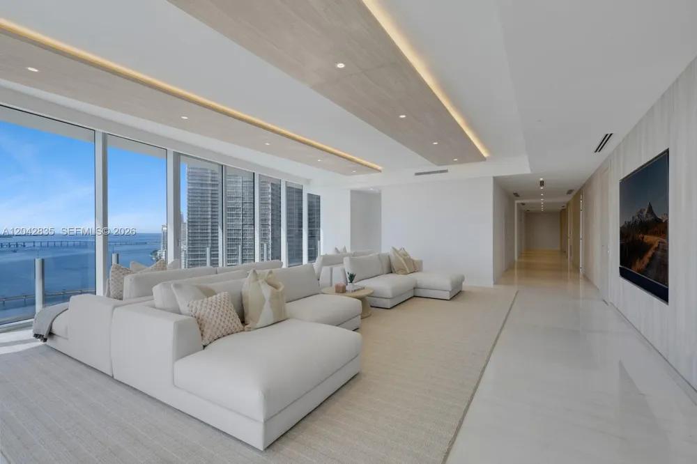 300 Biscayne Boulevard Way #2701 Miami, FL 33131