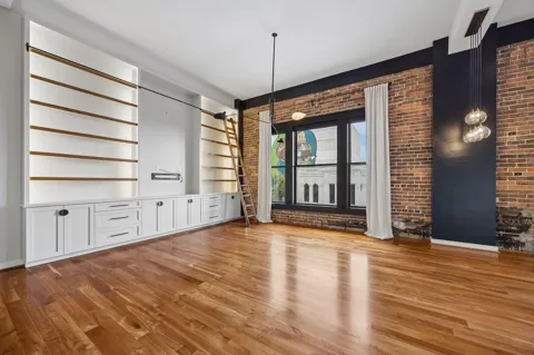 915 Franklin Street #2L