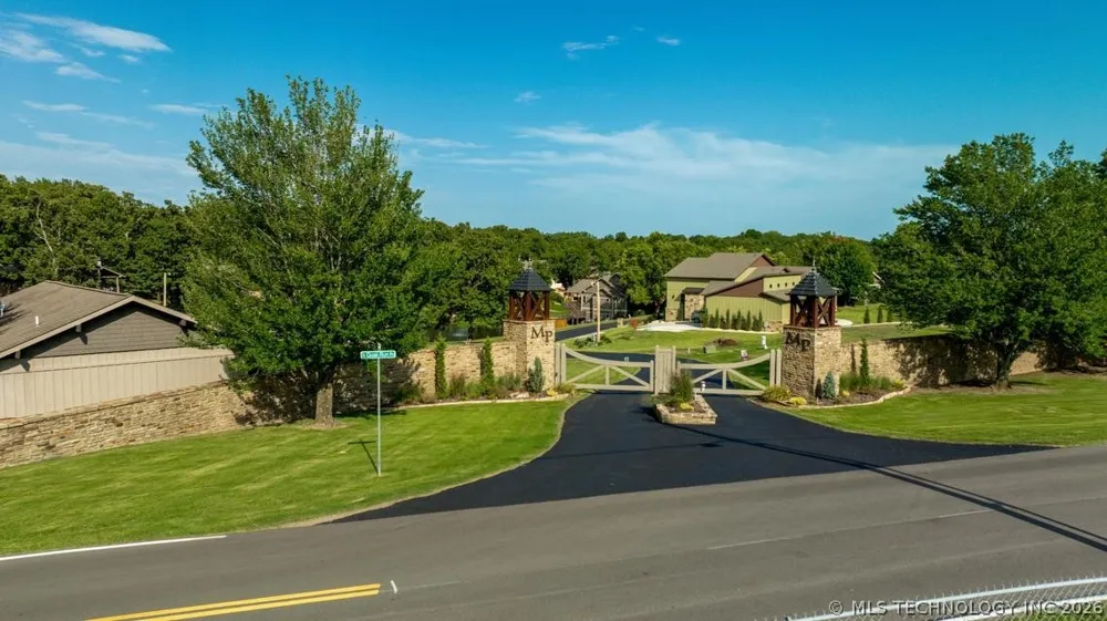 12 Upper Waterfall Road Grove, OK 74344