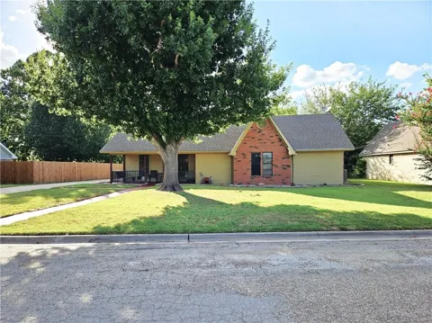 804 Crestline Drive