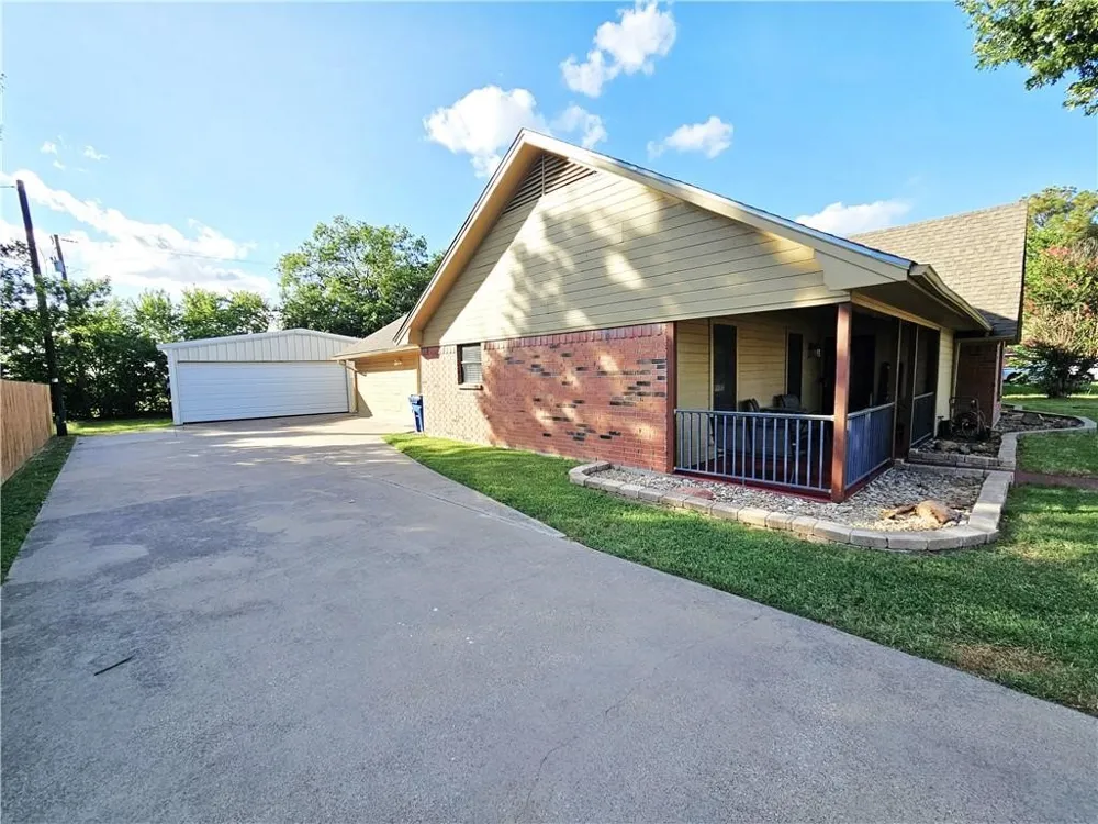 804 Crestline Drive Mexia, TX 76667