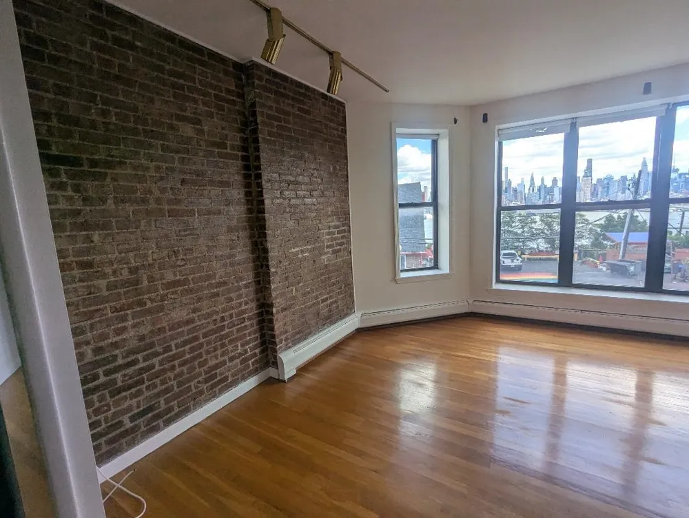 963 BLVD EAST Weehawken, NJ 07086