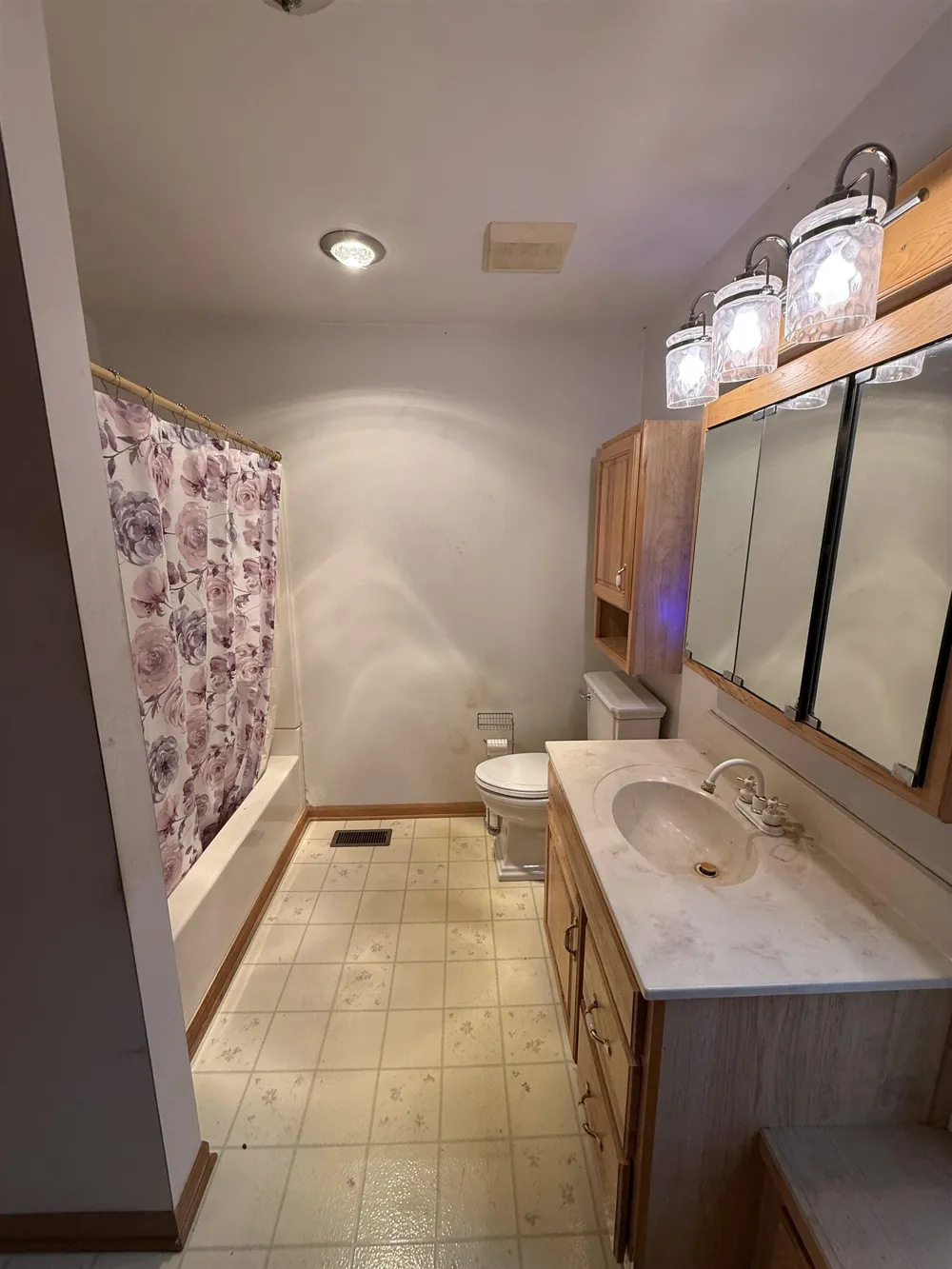 414 Maple Street Ithaca City, MI 48847