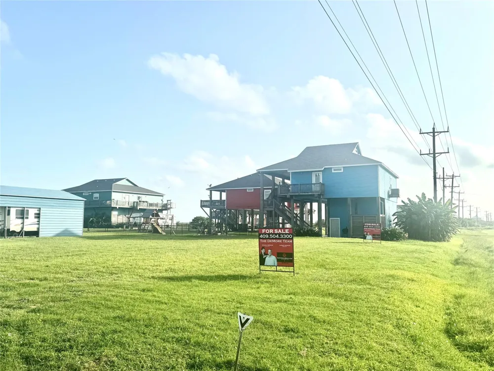 993 Jean Street Gilchrist, TX 77617