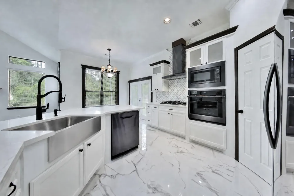 2283 Deer Cove Trail Kingwood, TX 77339