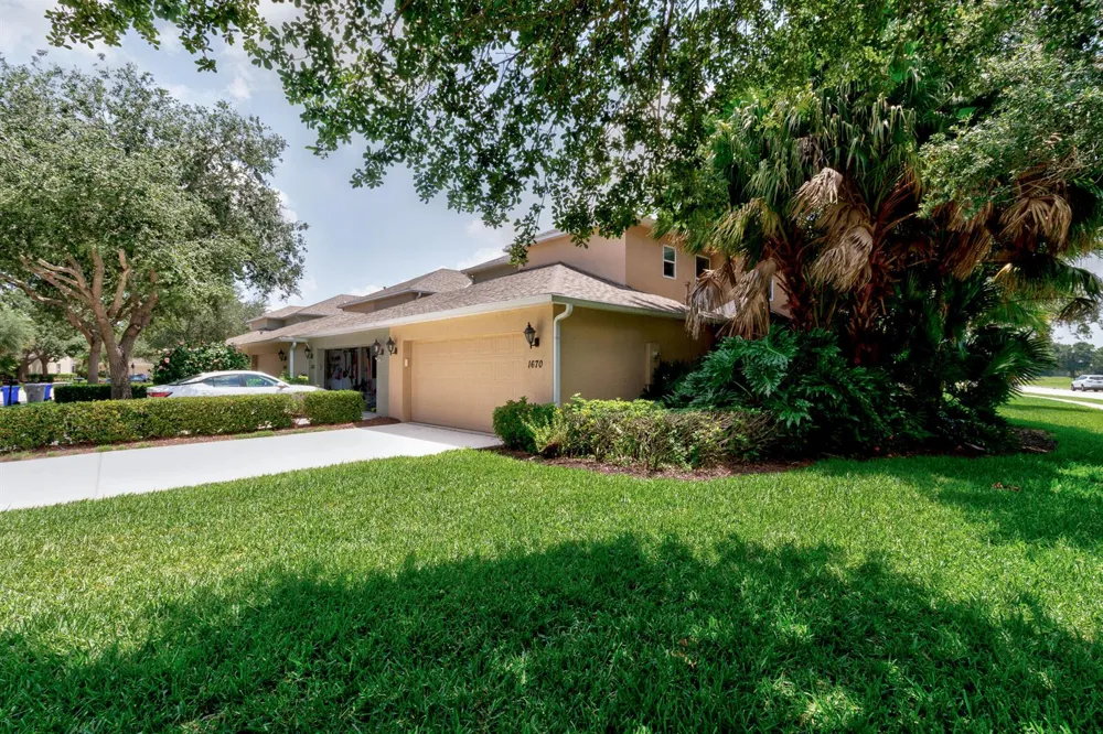 1670 Pointe West Way #1670 Vero Beach, FL 32966