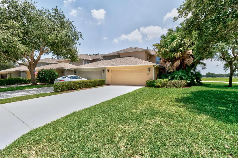 1670 Pointe West Way #1670 Vero Beach, FL 32966