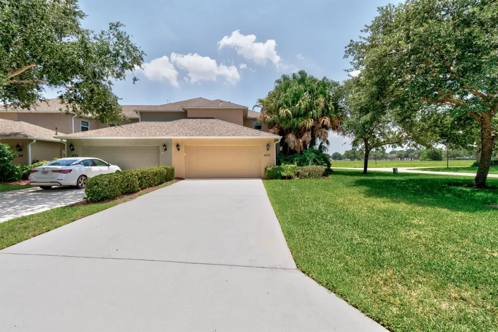1670 Pointe West Way #1670 Vero Beach, FL 32966