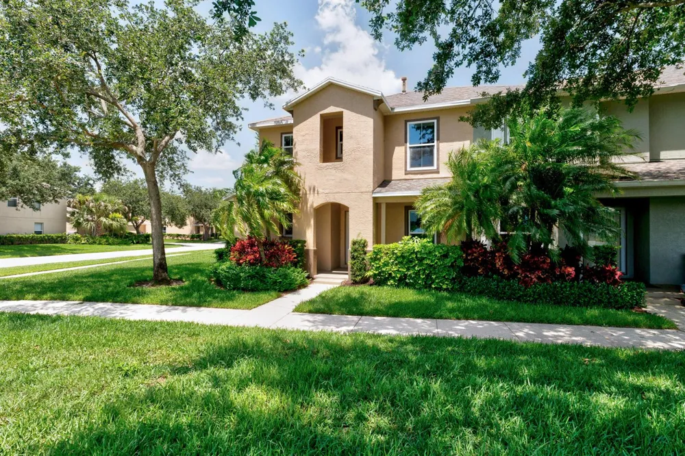 1670 Pointe West Way #1670 Vero Beach, FL 32966