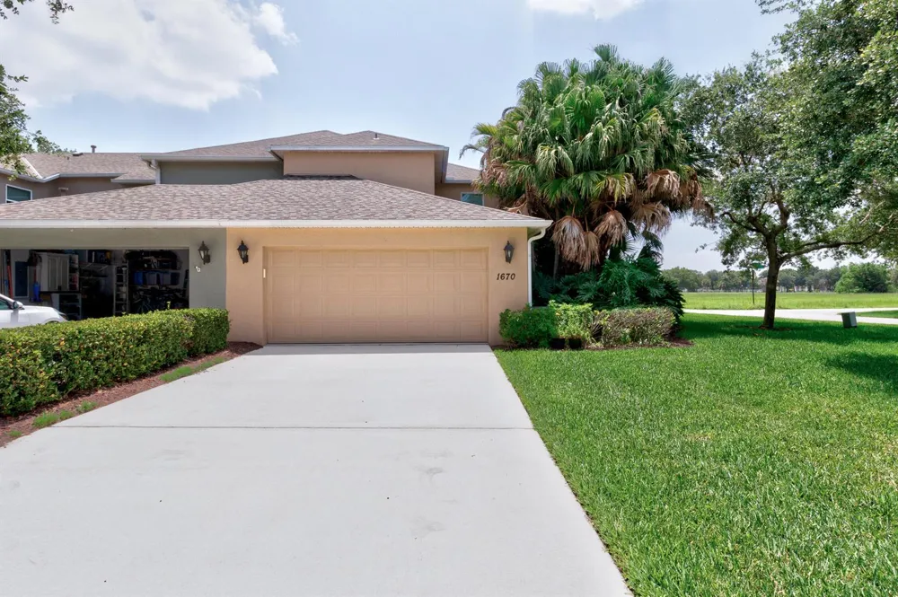 1670 Pointe West Way #1670 Vero Beach, FL 32966