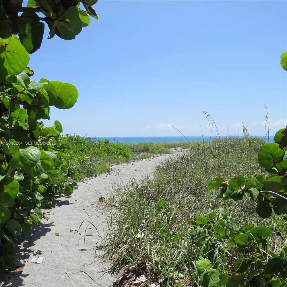 404 S Beach Rd #404 Jupiter Island, FL 33455