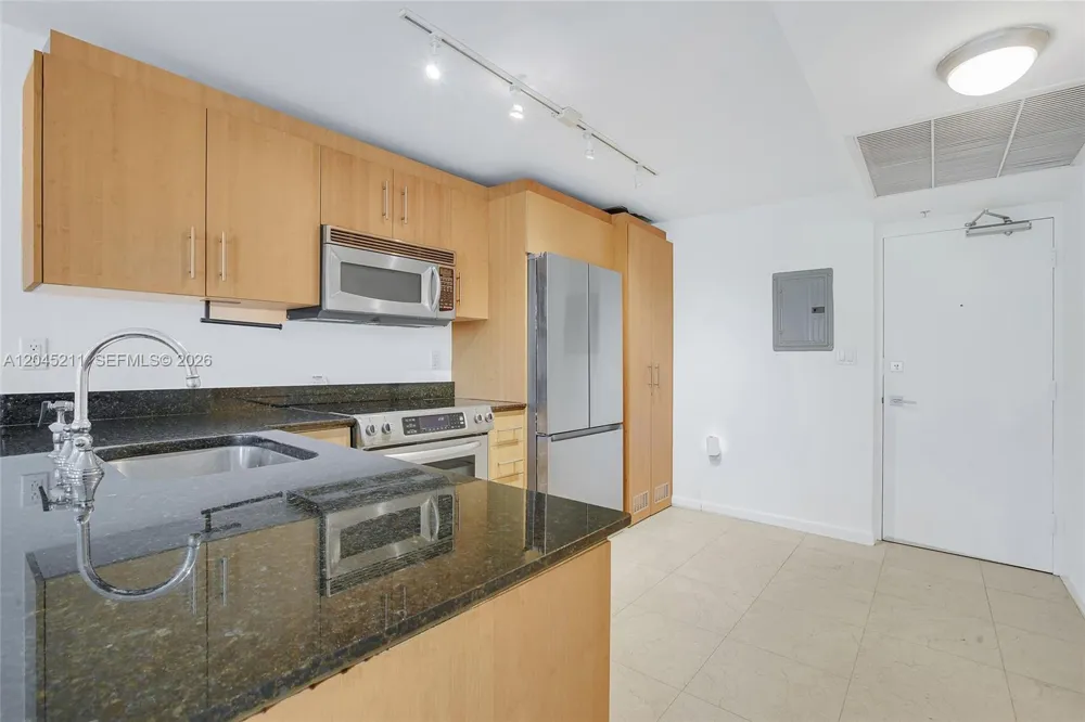 10275 Collins Ave #201 Bal Harbour, FL 33154
