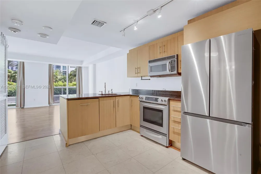 10275 Collins Ave #201 Bal Harbour, FL 33154