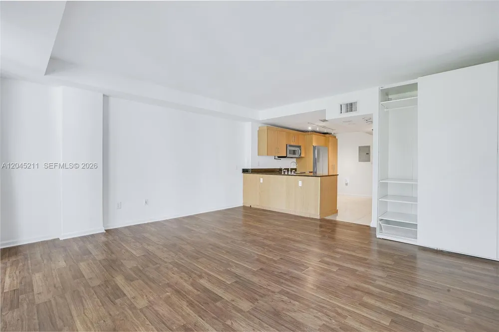 10275 Collins Ave #201 Bal Harbour, FL 33154