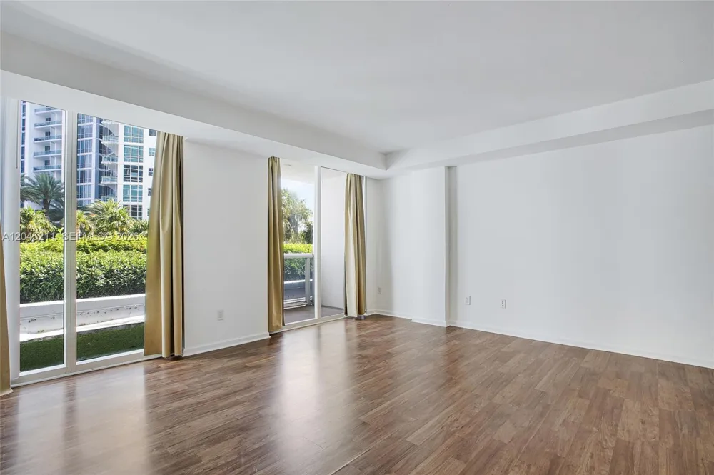 10275 Collins Ave #201 Bal Harbour, FL 33154