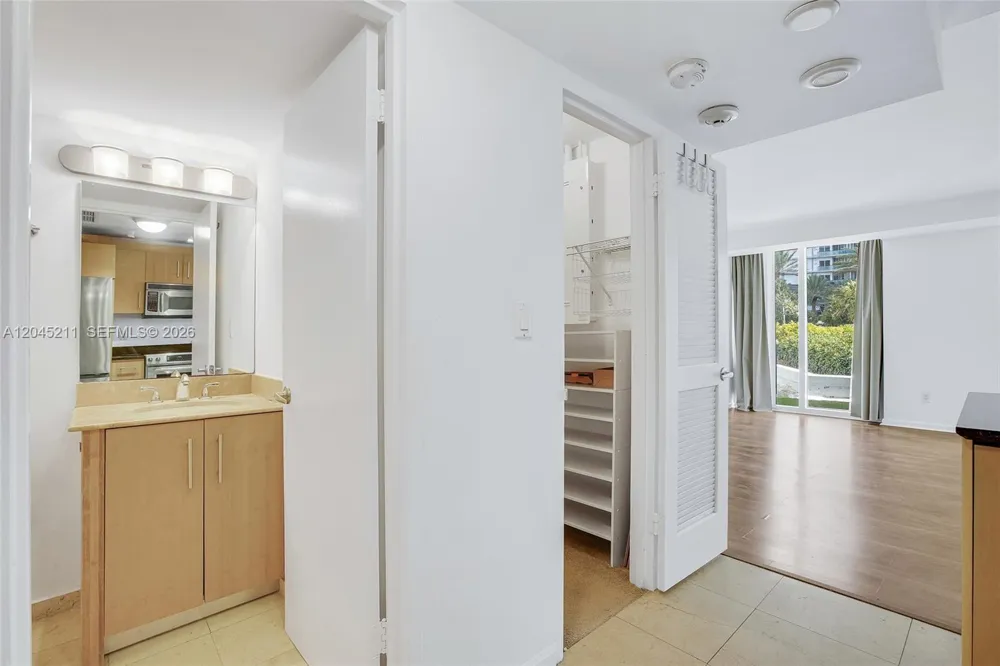 10275 Collins Ave #201 Bal Harbour, FL 33154