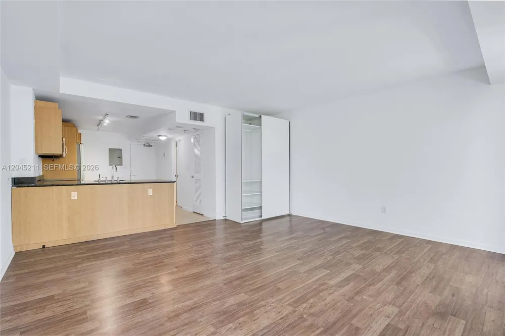 10275 Collins Ave #201 Bal Harbour, FL 33154