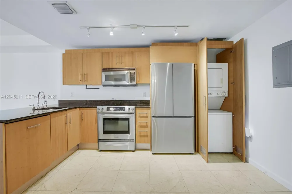 10275 Collins Ave #201 Bal Harbour, FL 33154