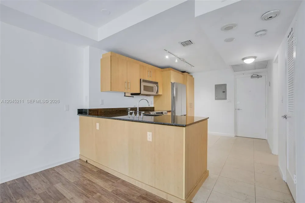 10275 Collins Ave #201 Bal Harbour, FL 33154