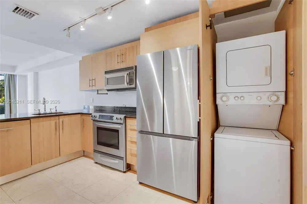 10275 Collins Ave #201 Bal Harbour, FL 33154