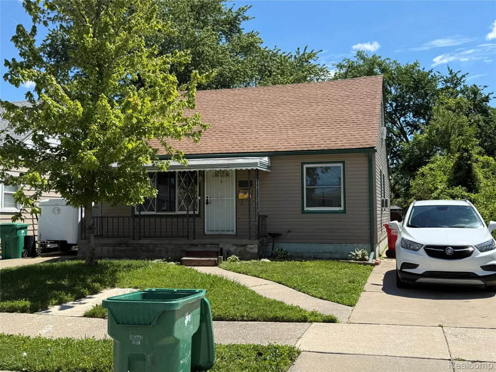 24646 Grove Avenue Eastpointe City, MI 48021