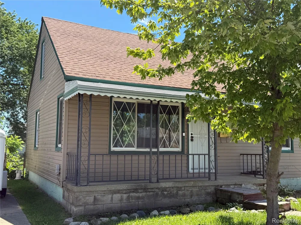 24646 Grove Avenue Eastpointe City, MI 48021