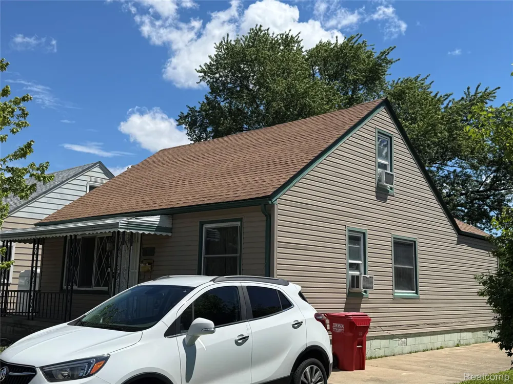 24646 Grove Avenue Eastpointe City, MI 48021