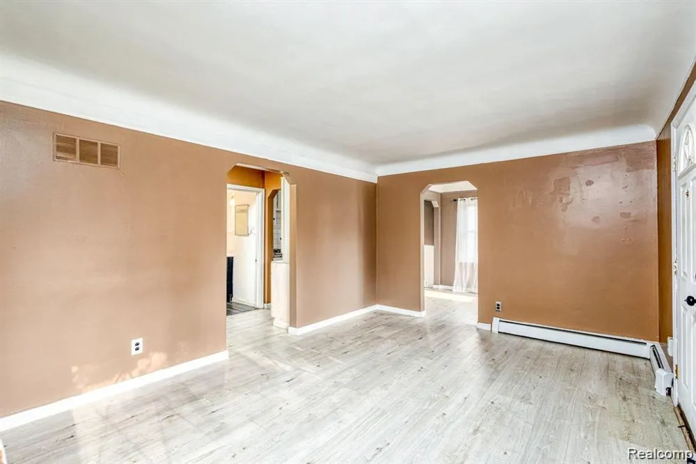 24646 Grove Avenue Eastpointe City, MI 48021
