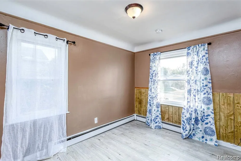 24646 Grove Avenue Eastpointe City, MI 48021