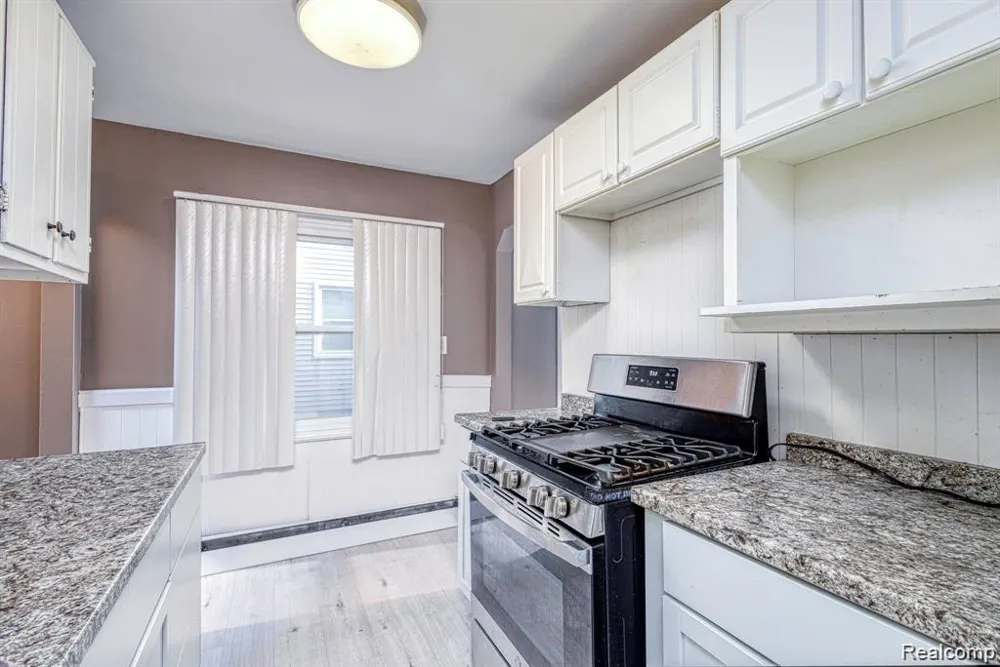 24646 Grove Avenue Eastpointe City, MI 48021