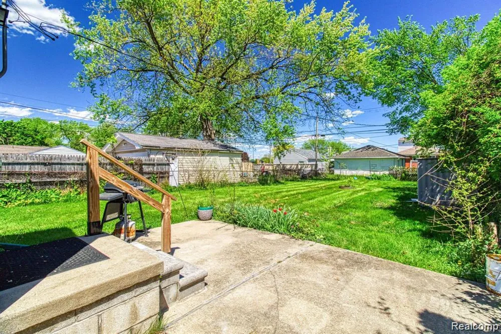 24646 Grove Avenue Eastpointe City, MI 48021