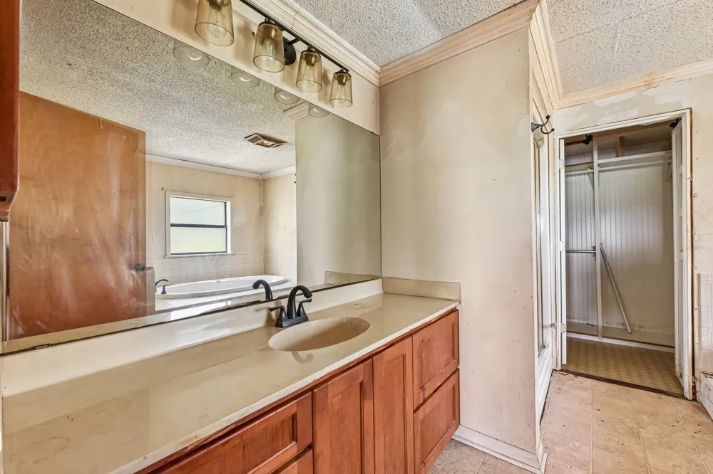 1111 Silent Valley Road Lockhart, TX 78644