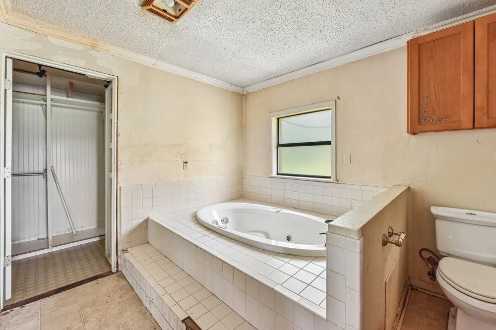 1111 Silent Valley Road Lockhart, TX 78644