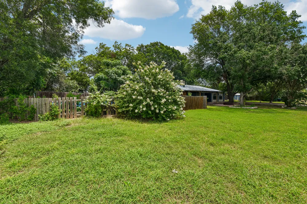 1111 Silent Valley Road Lockhart, TX 78644