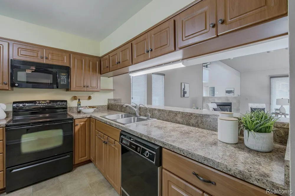1074 Sandpiper Drive Waterford Charter Township, MI 48328