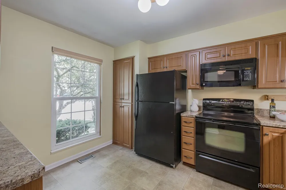 1074 Sandpiper Drive Waterford Charter Township, MI 48328